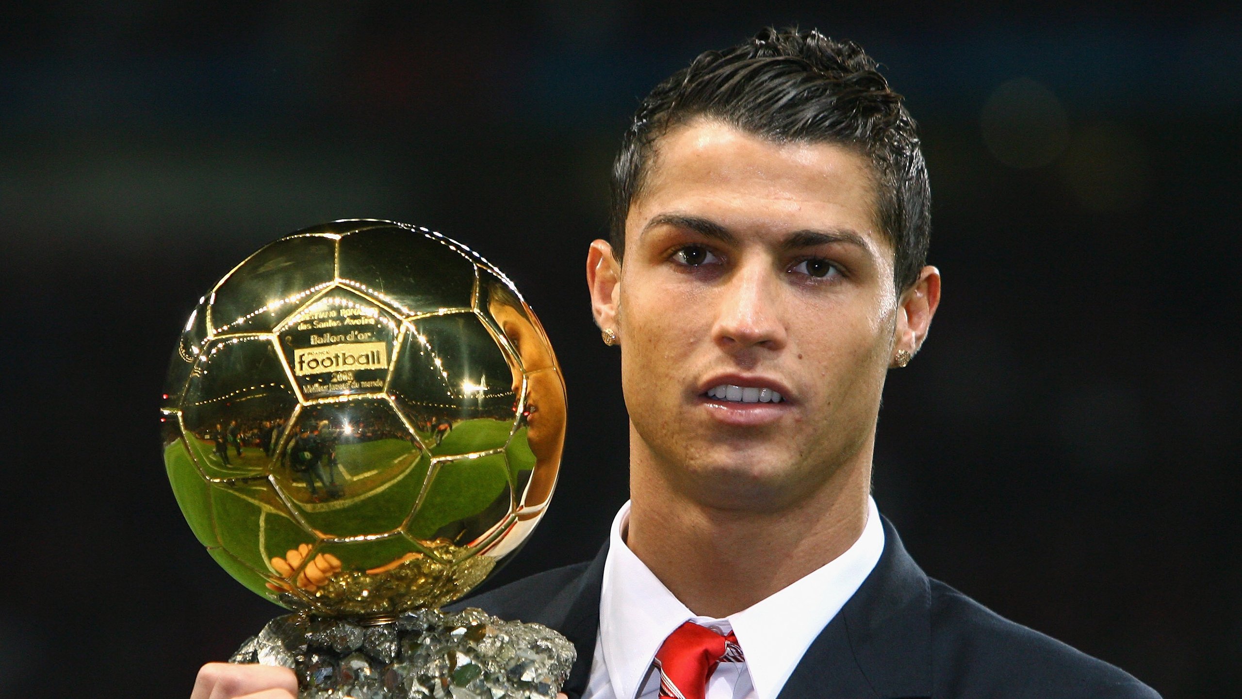 【比赛策略】如何平衡攻防，实现胜利最大化？，史上最佳攻防平衡足球阵容